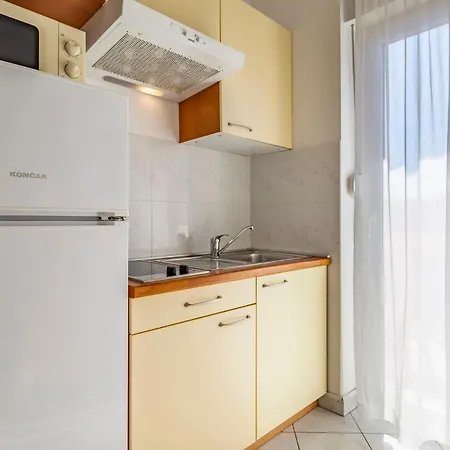 Rok 6 By Interhome Pula