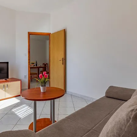 Rok 6 By Interhome Pula