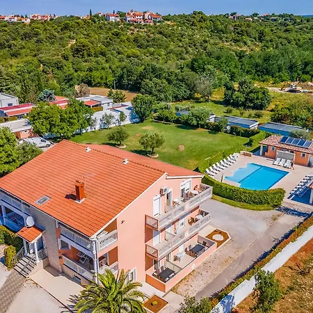 Rok 6 By Interhome * Pula
