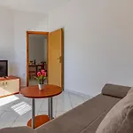Rok 6 By Interhome Pola