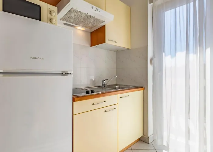 Rok 6 By Interhome プーラ